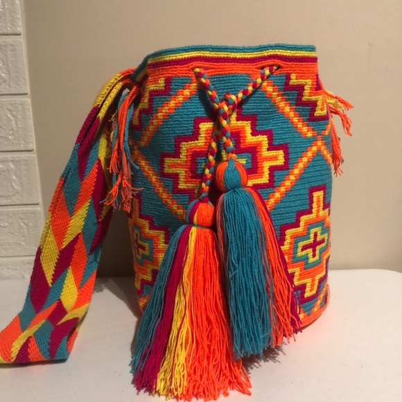 SOLD OUT //Wayuu Bags/ Handmade Bags/ Orange Crosses/ Size L - Picture 3 of 6